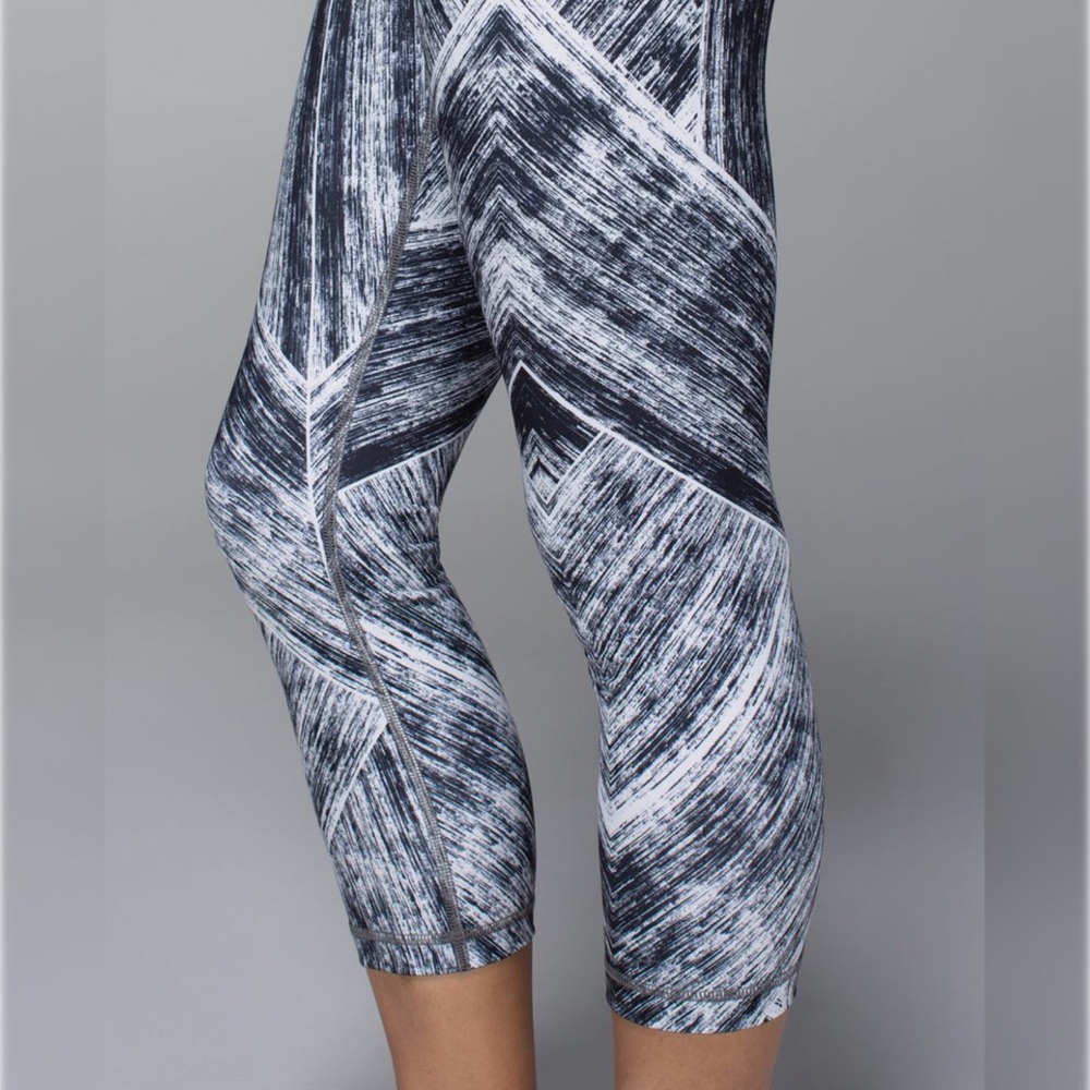 Lululemon Wunder Under Crop II *Full-On Luon - Picture 4 of 15